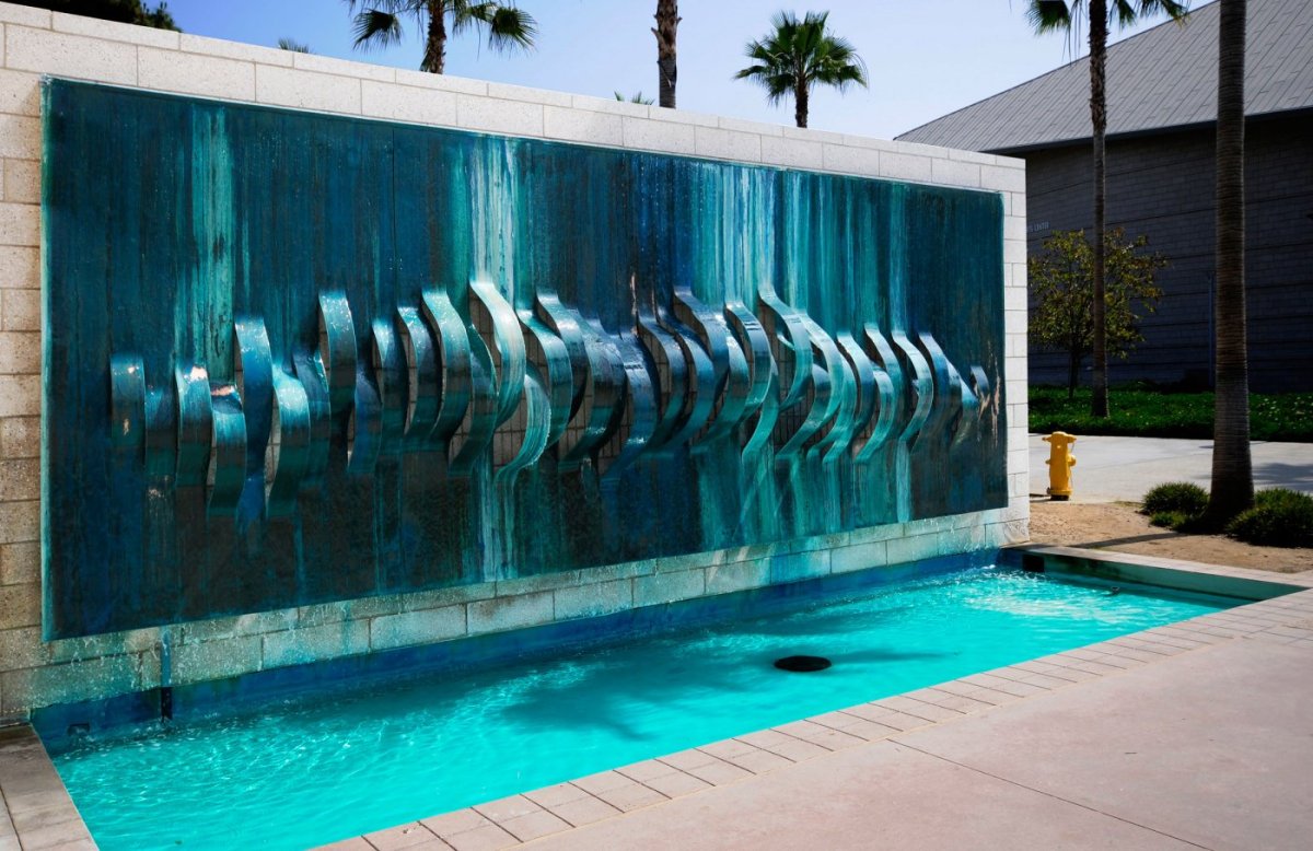 Стена водопад