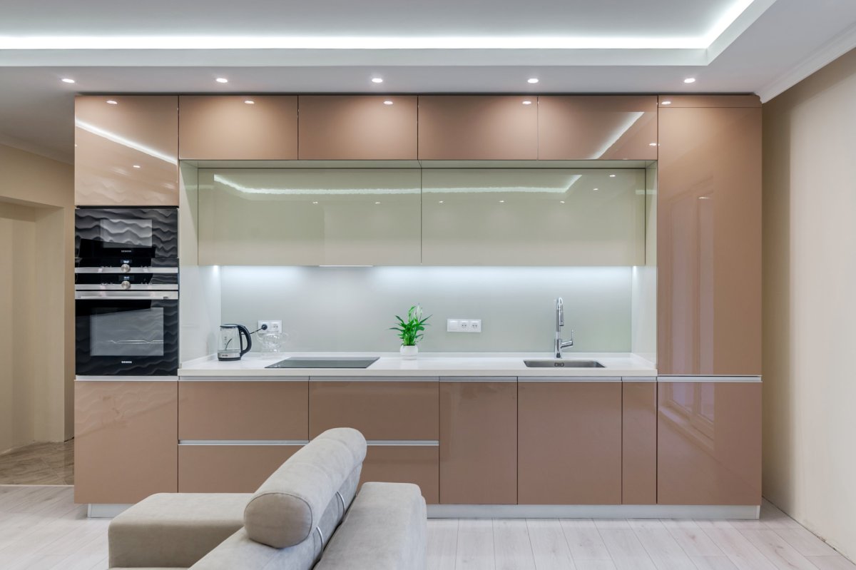 Кухонный гарнитур бежевого цвета