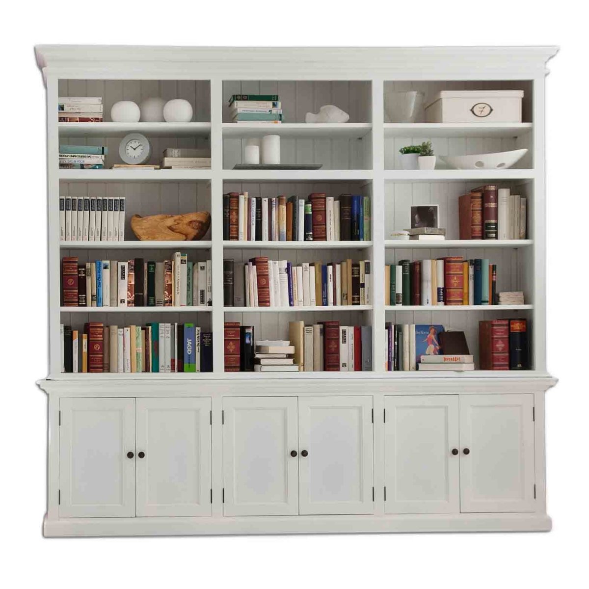 Красивый книжный шкаф