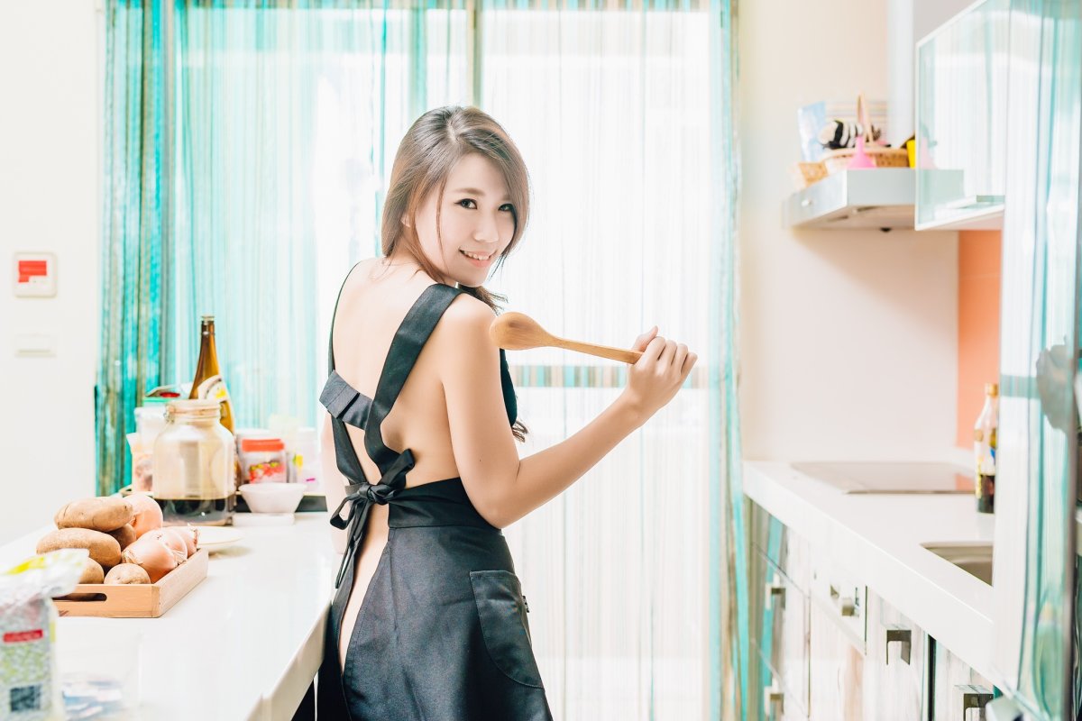 Лиззи Райан в белом