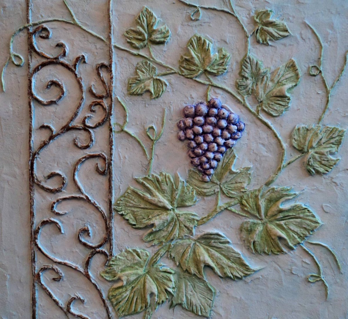 Барельеф колонны