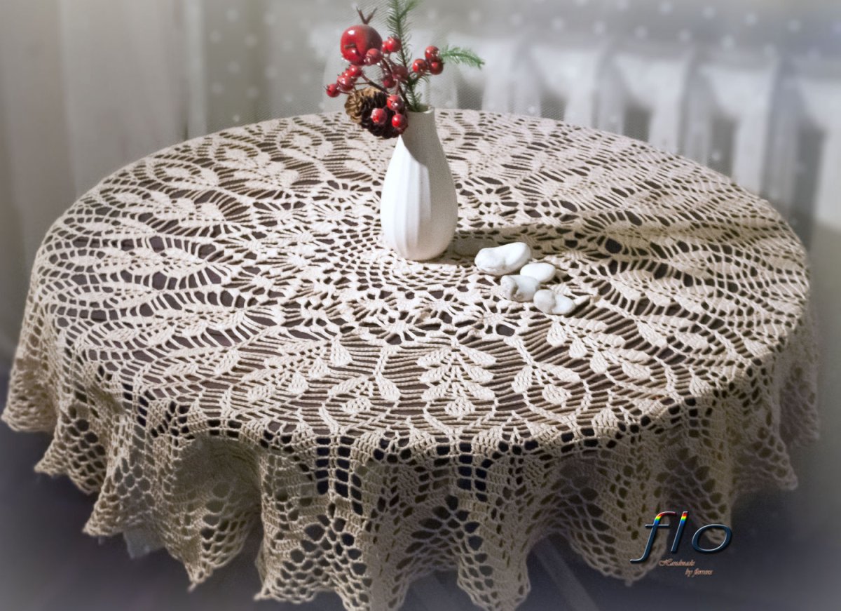 Красивые белые вязаные скатерти