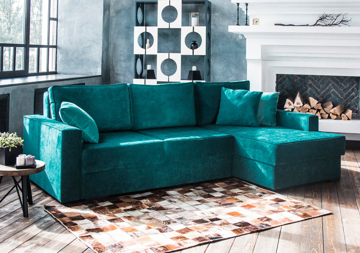 Сине-зеленый диван в интерьере