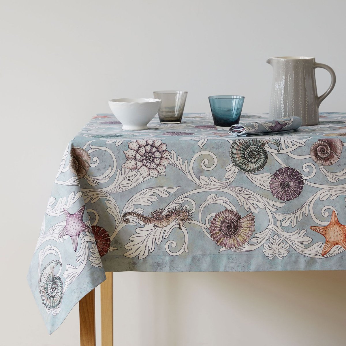 Шторы и чехлы на стулья на кухню