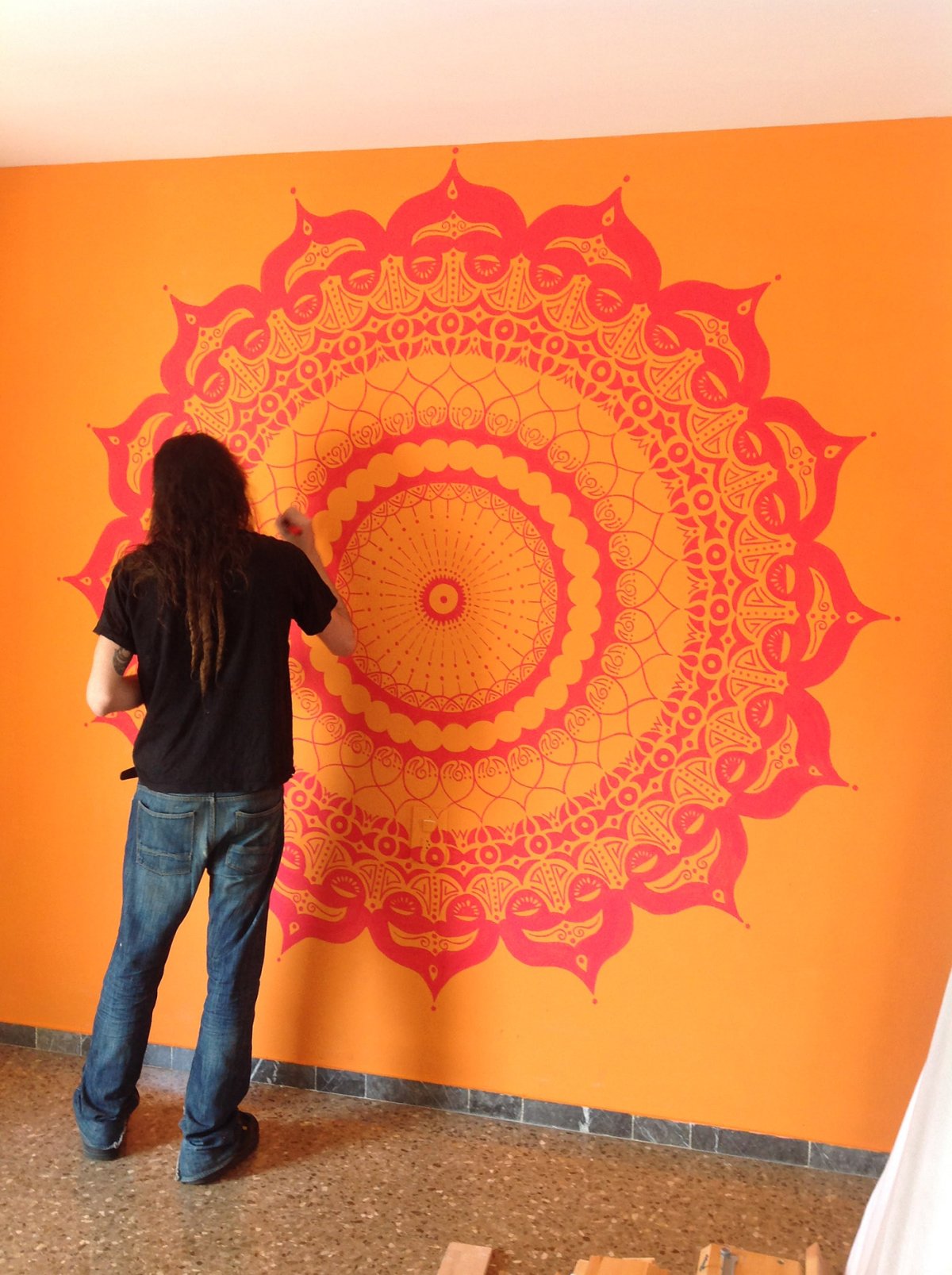 Стилизованная роспись стен