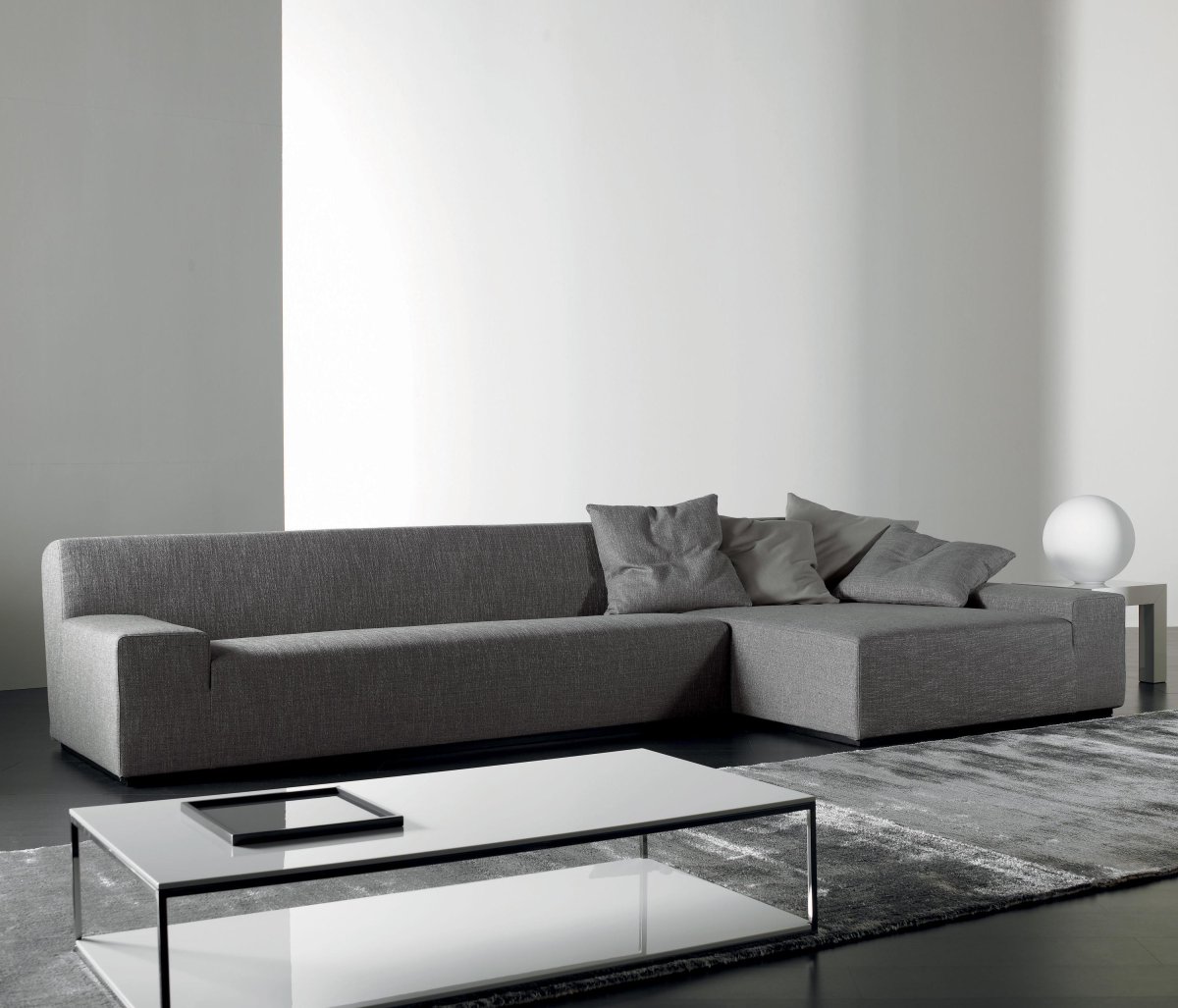 Диван в стиле Хай тек