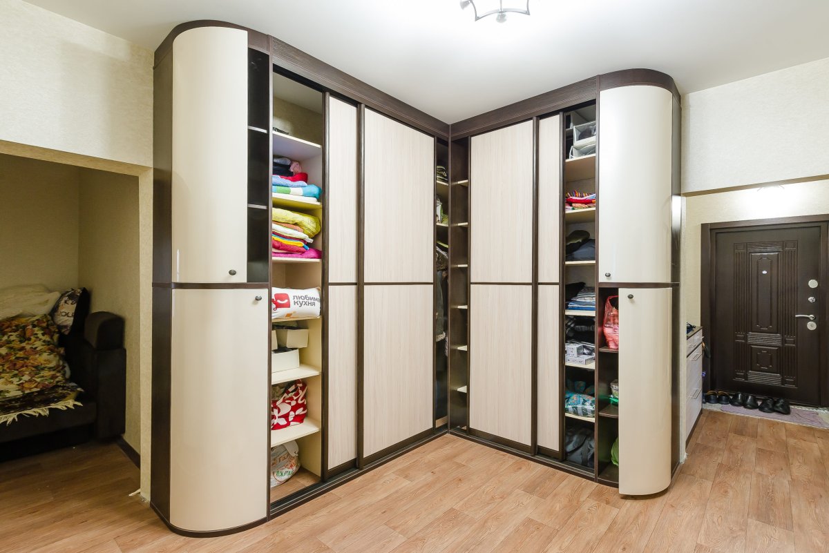 Вместительный шкаф на кухню