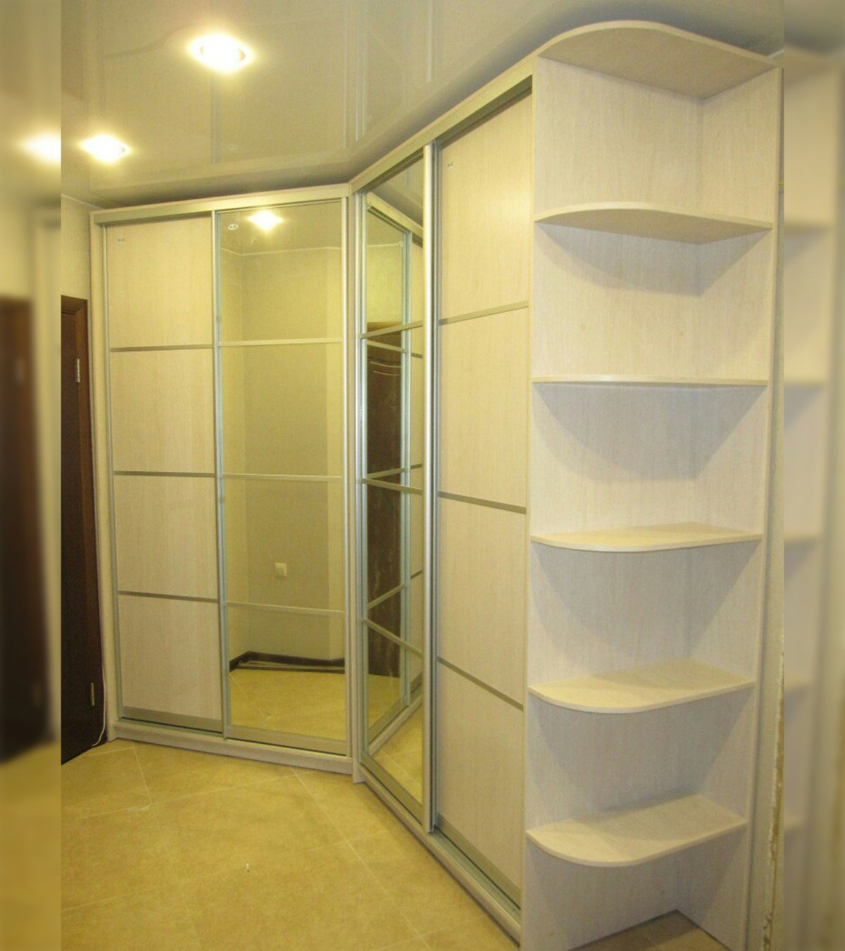 Встроенные угловые шкафы