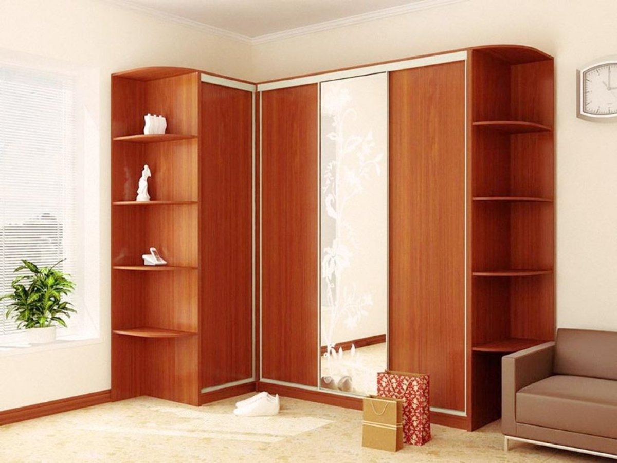 Шкаф купе с угловатыми полками