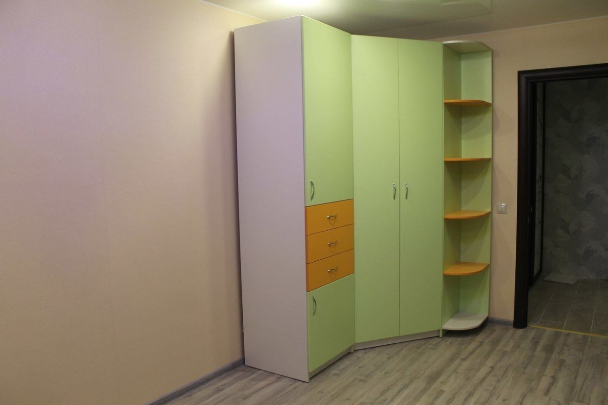 Шкаф гардероб угловой в детскую