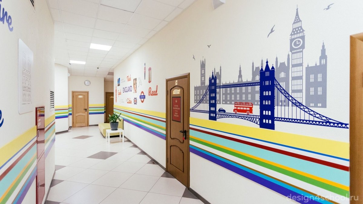 Стены коридора в школе
