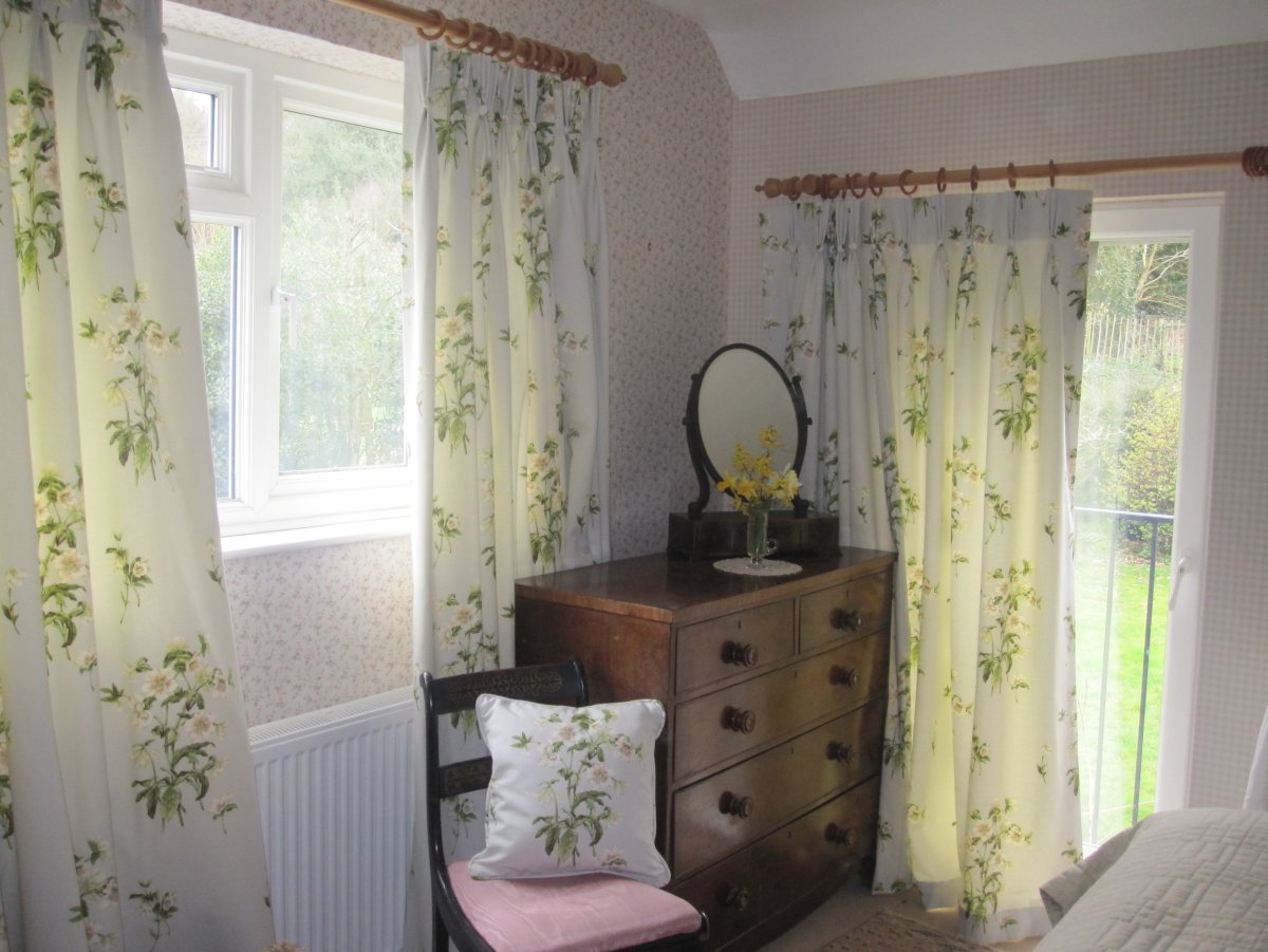 Шторы в зал на дачу фото новинки