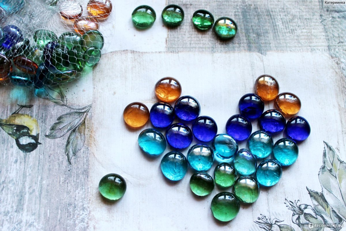 Декор из стеклянных камушков