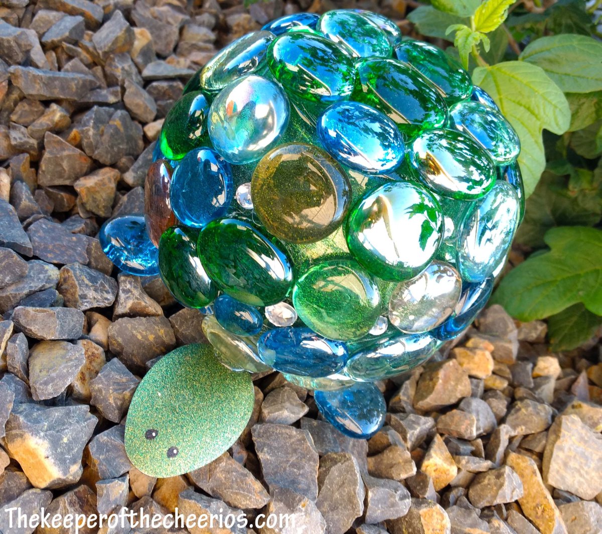 Декор из стеклянных камней