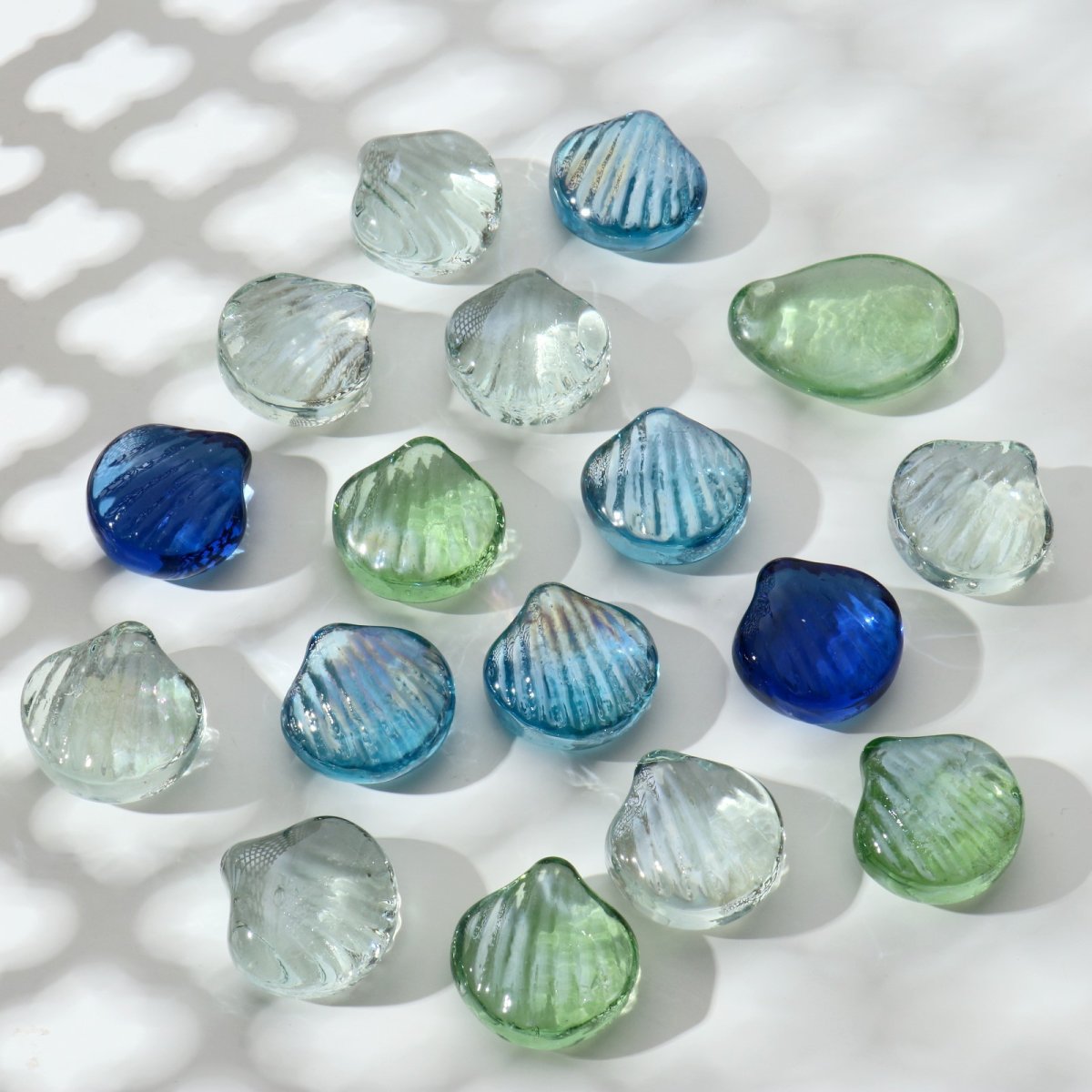 Из морских стеклышек и камушков