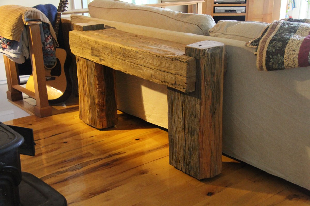 Дизайнерская кровать из паллетов