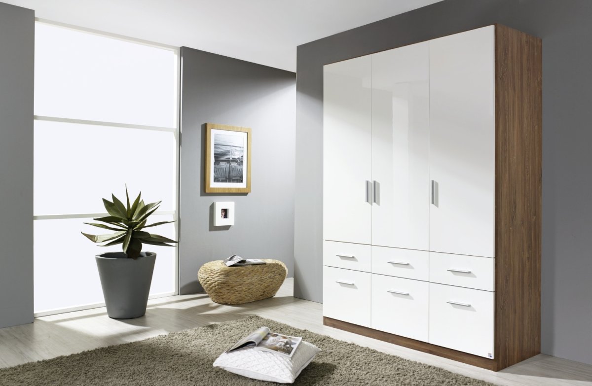 Шкаф в прихожую с распашными дверями в современном стиле