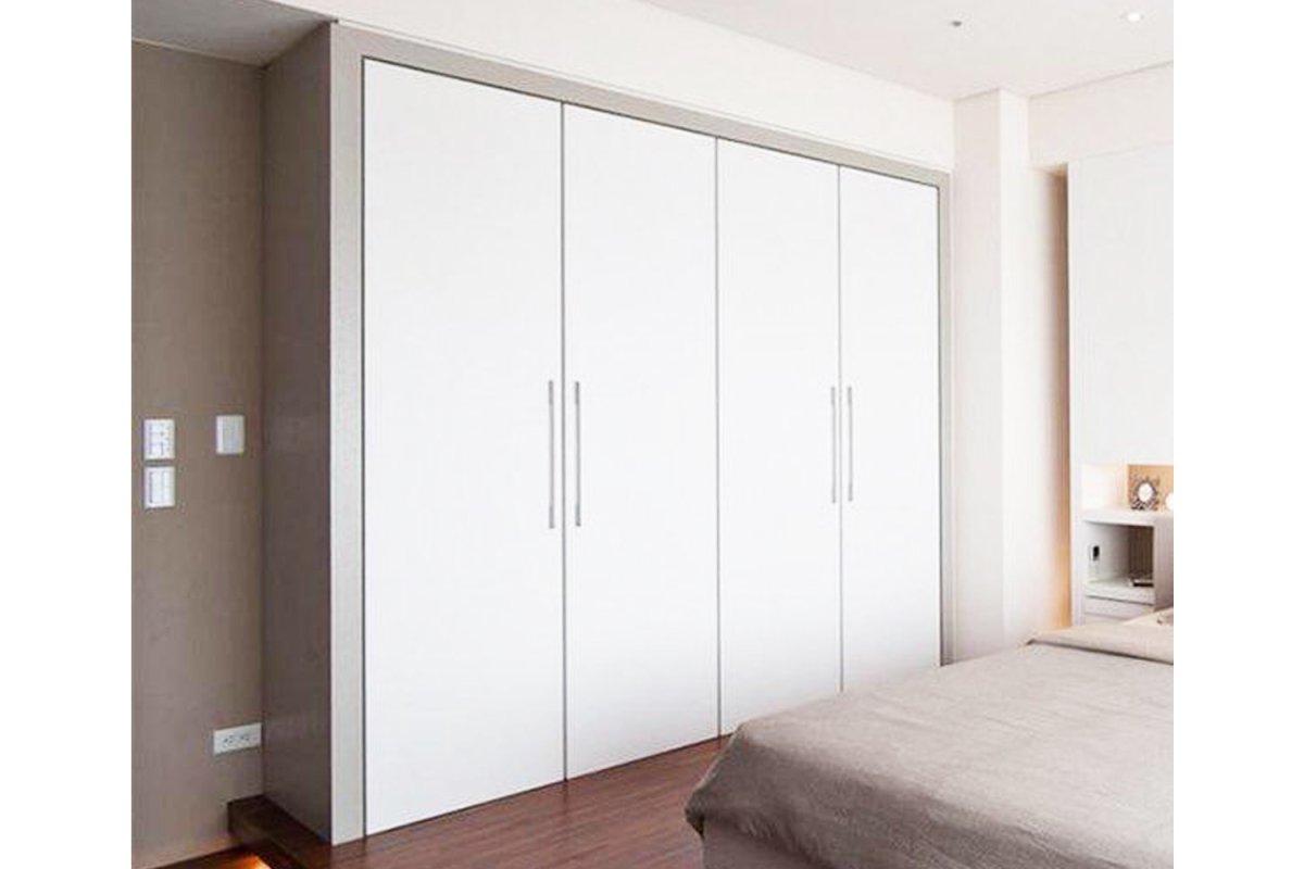 Шкаф со скрытыми ручками