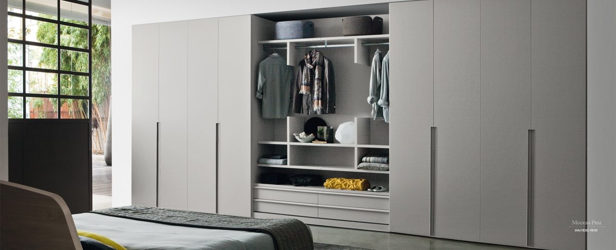 Шкаф с интегрированными ручками