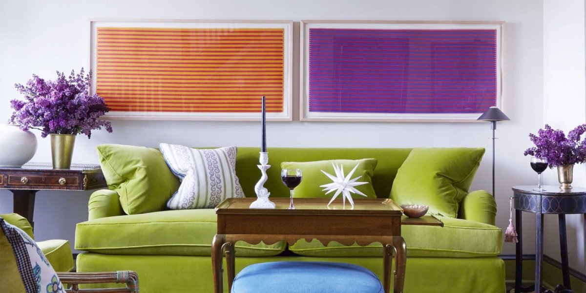 Яркое кресло в интерьере