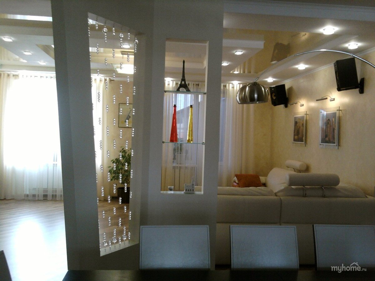 Перегородка между кухней и прихожей