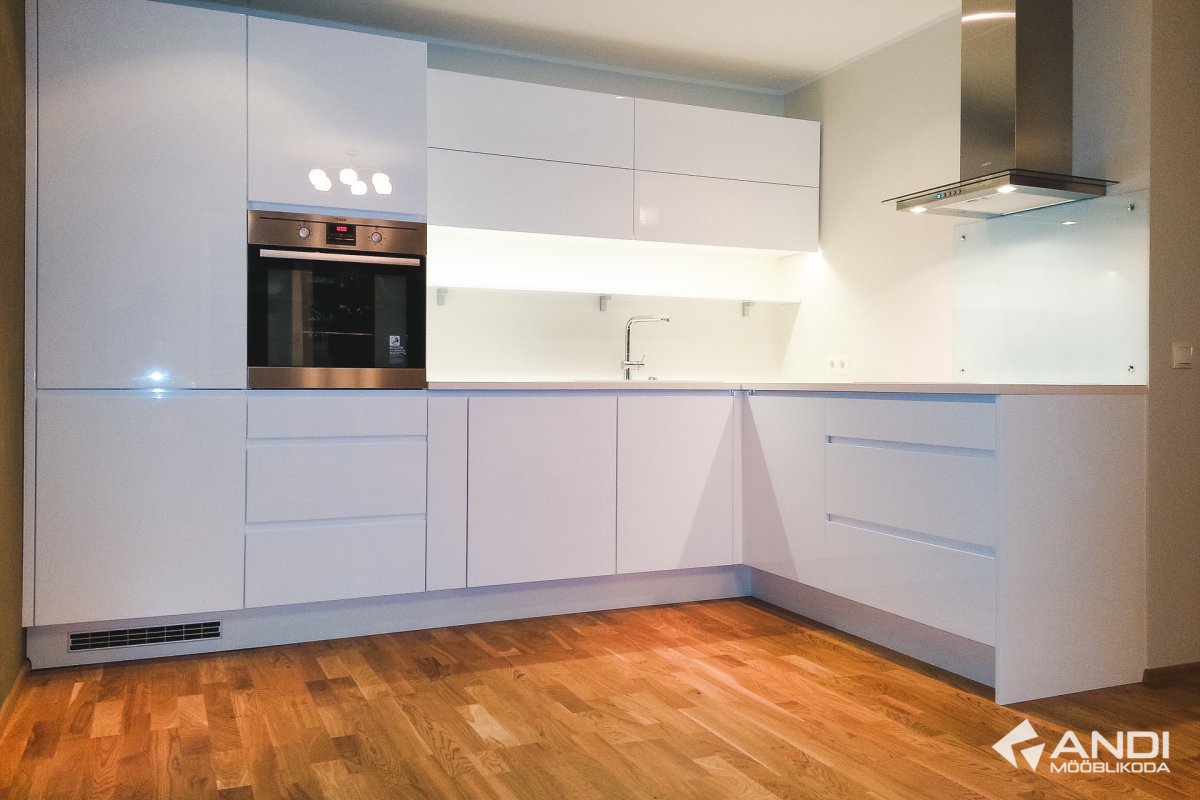 Компакт ламинат белая кухня