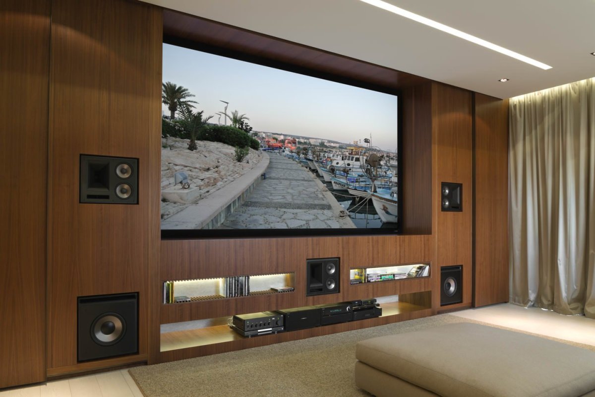 Вмонтировать телевизор в стену