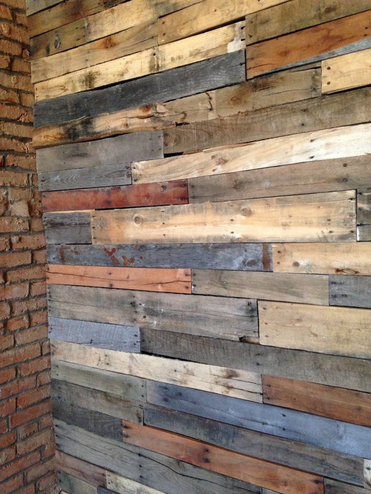 Стена из досок