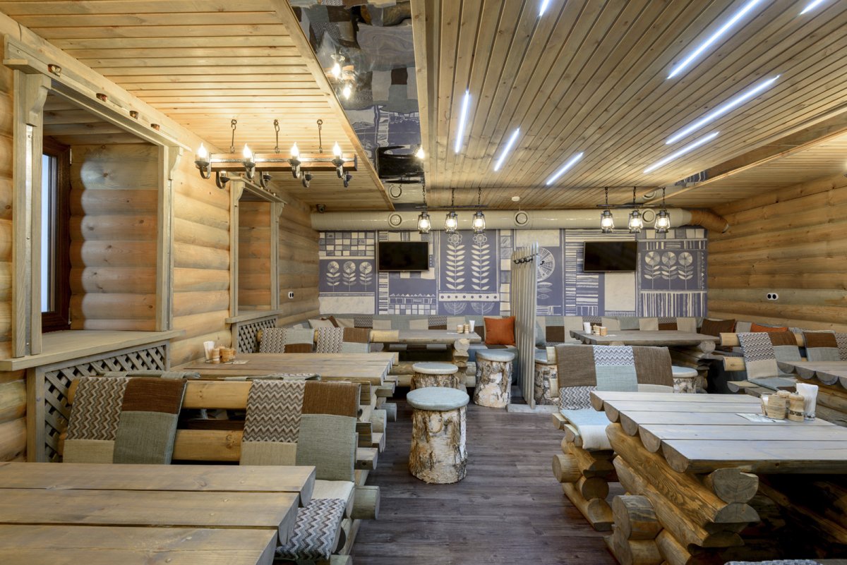 Потолок из необрезной доски