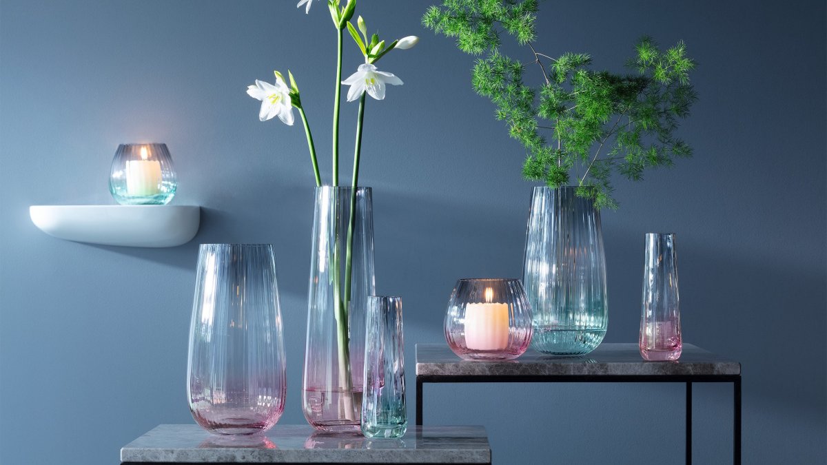 Цветы в вазе на кухне