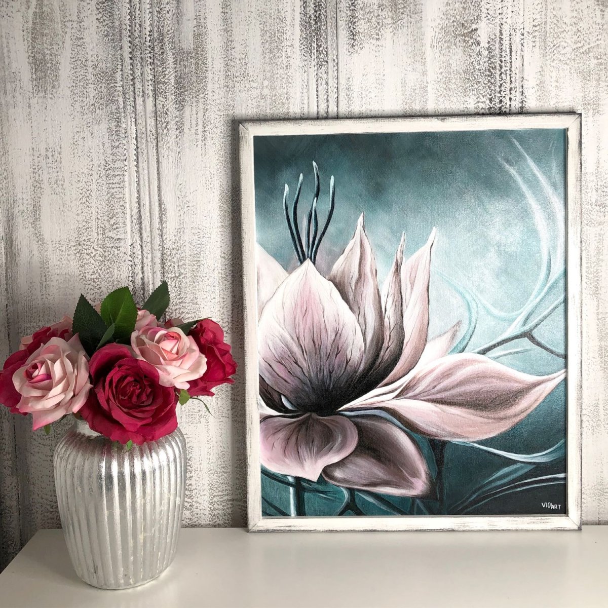 Декор белой стены