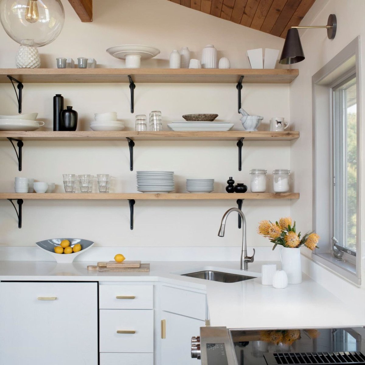 Кухни с открытыми полками в стиле Прованс