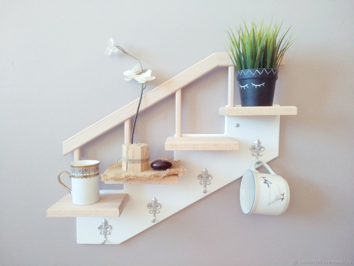 Навесная полка из лестницы