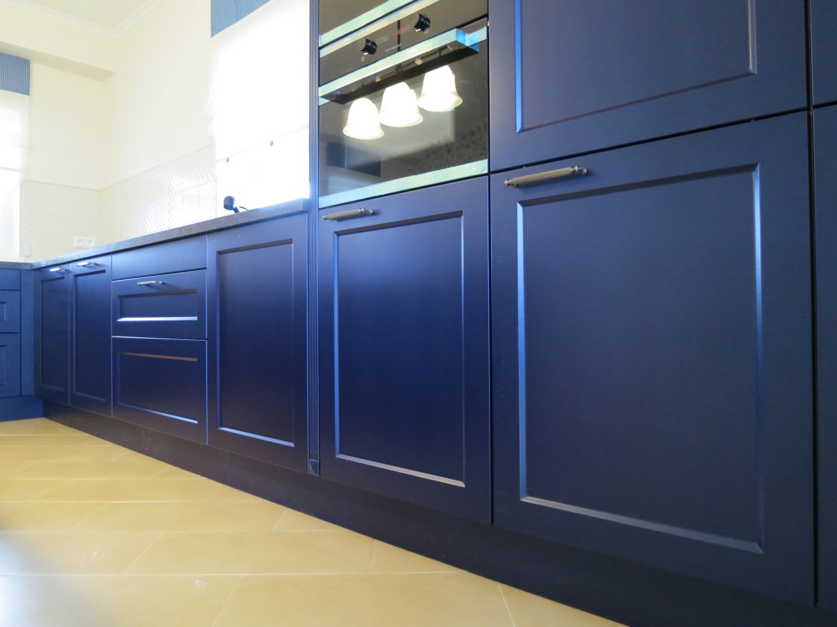 Покраска глянцевых фасадов кухни