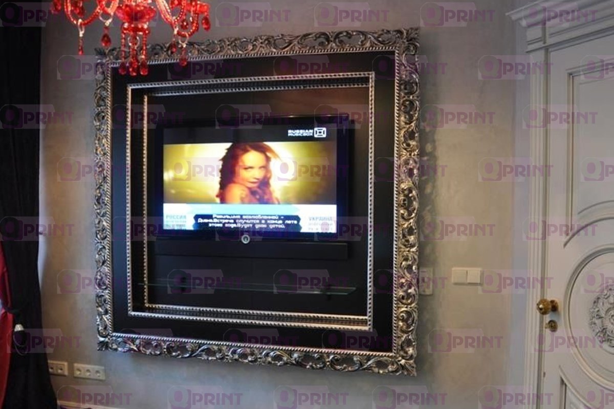 Телевизор в багетной раме в интерьере