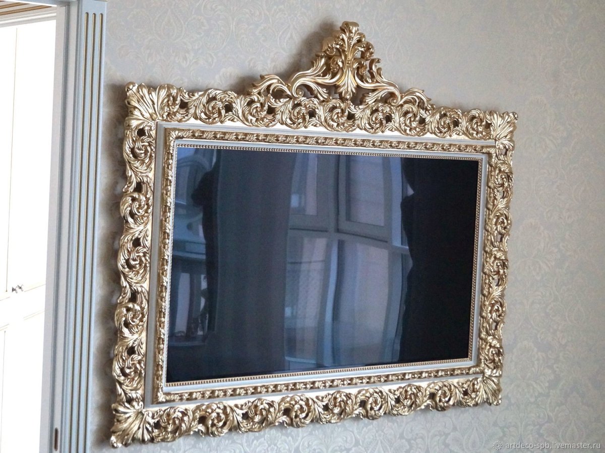 Телевизор в багете над камином