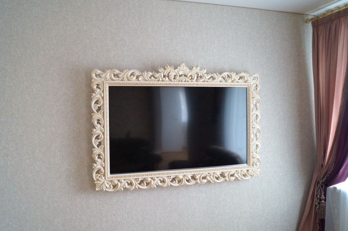 Рамка под телевизор из багета