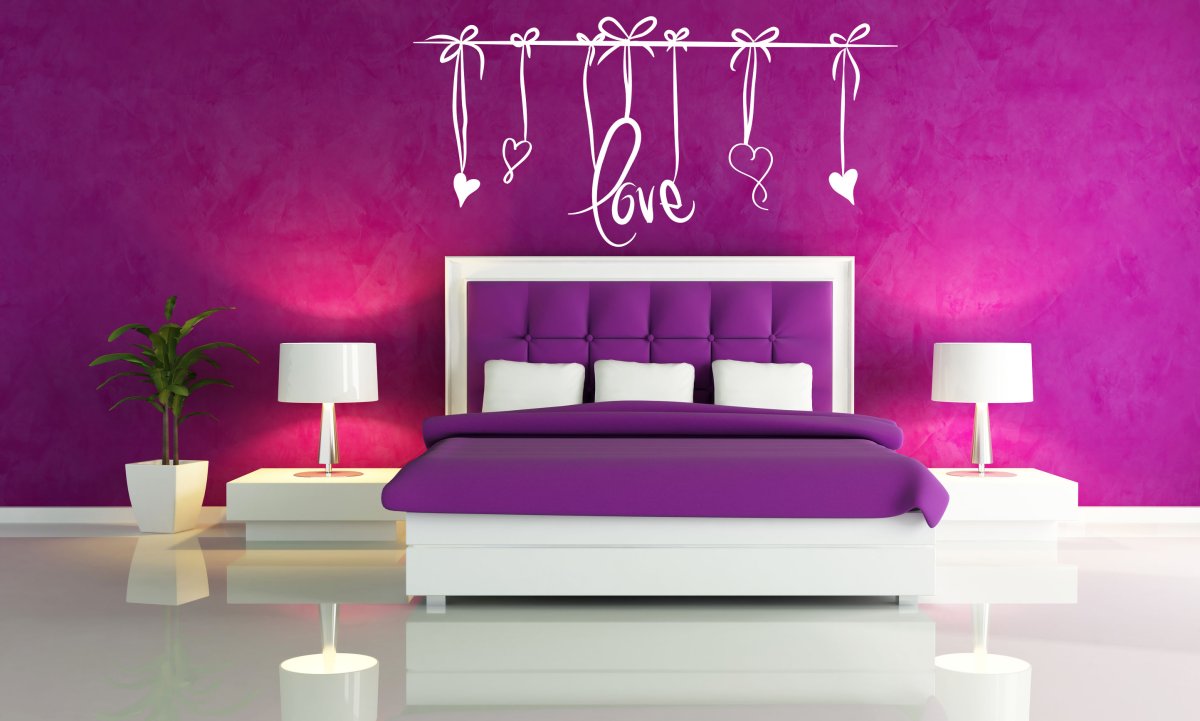 Помещение в фиолетовых тонах