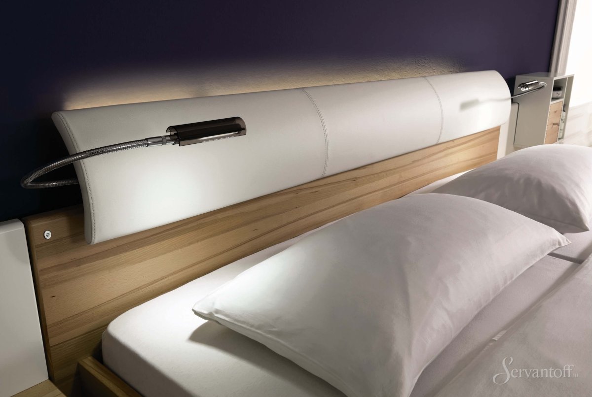 Полочка над кроватью