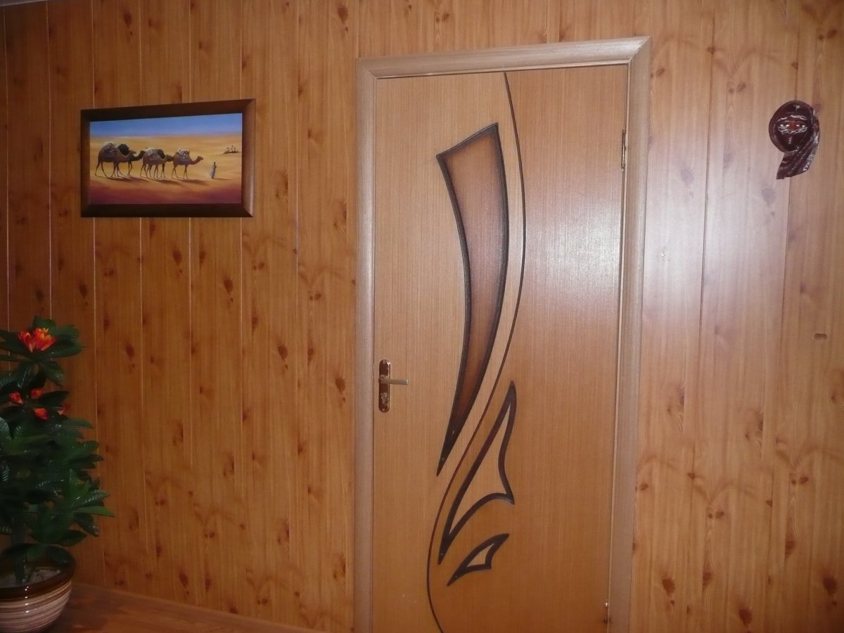 Коридор обделан панелями МДФ