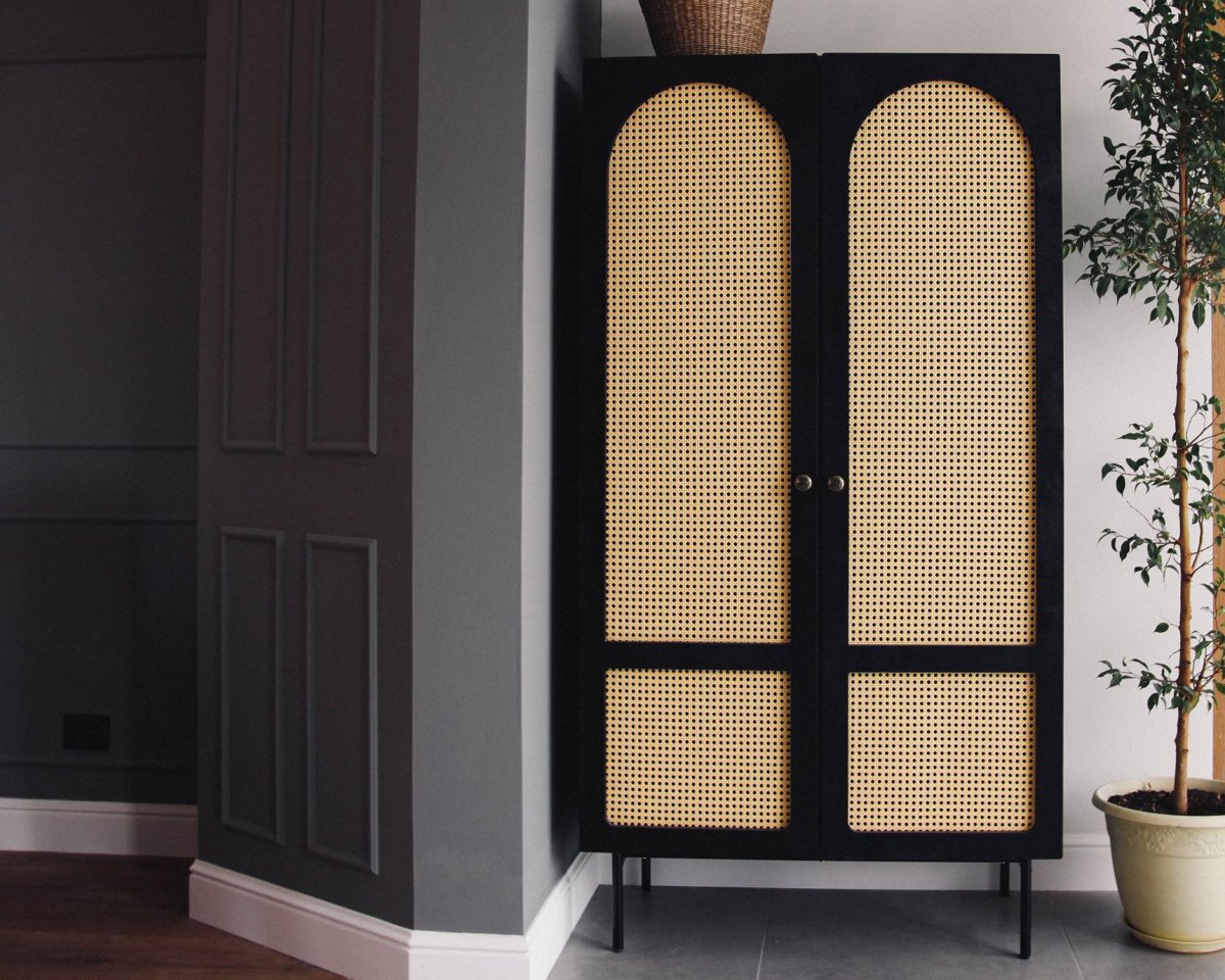 Шкаф с ротанговым полотном