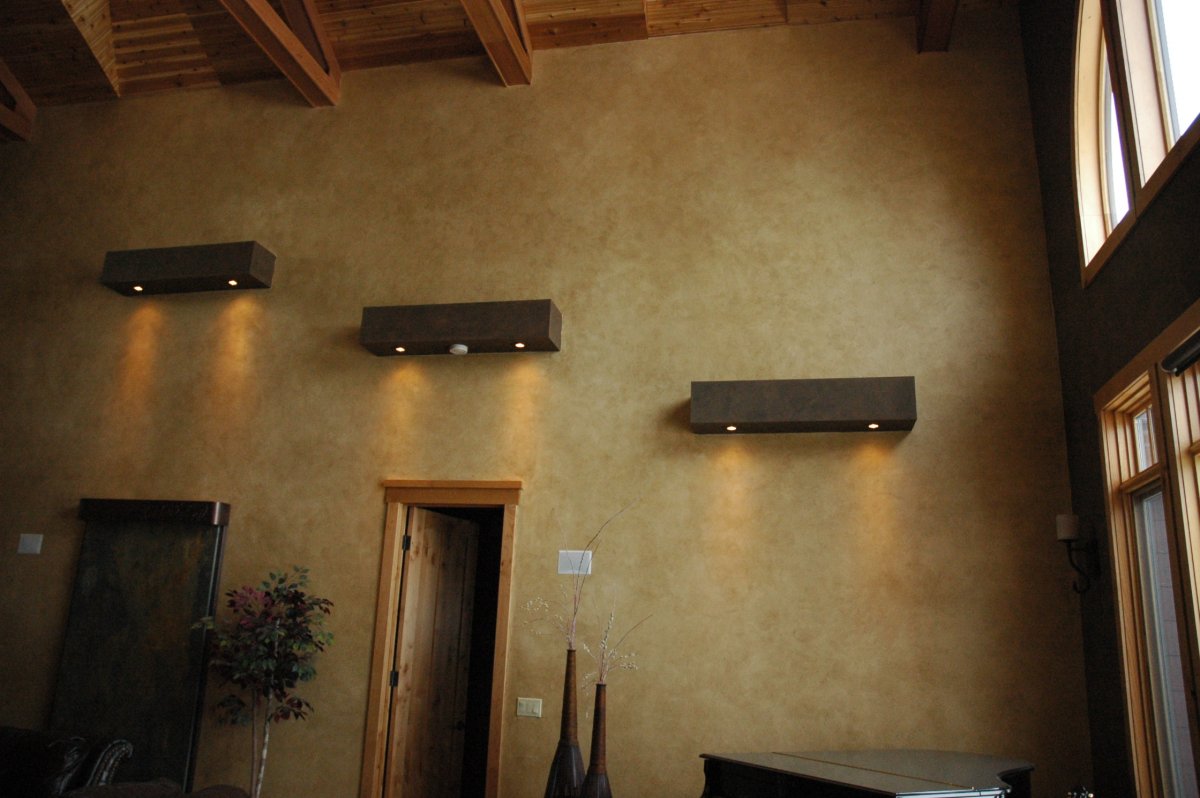 Интерьер с декоративной камешковой штукатуркой