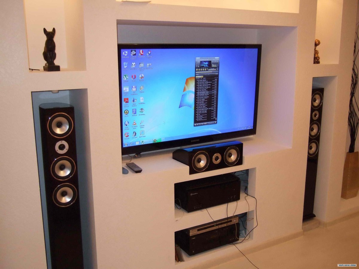 Полки для колонок домашнего кинотеатра