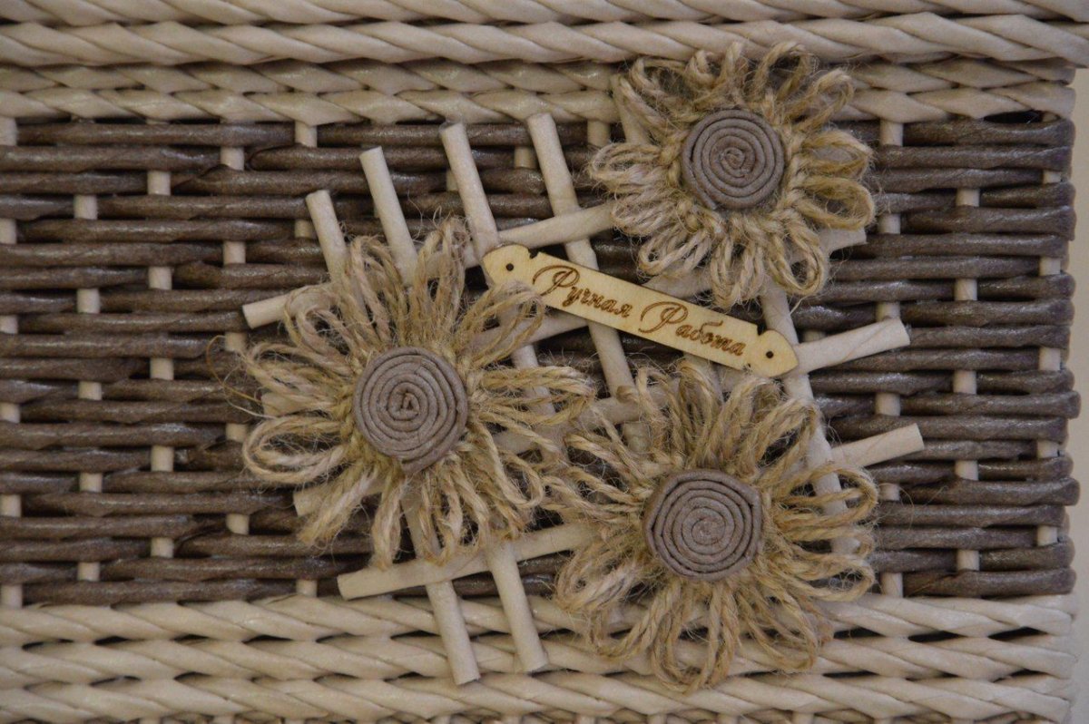 Плетеное панно из газетных трубочек