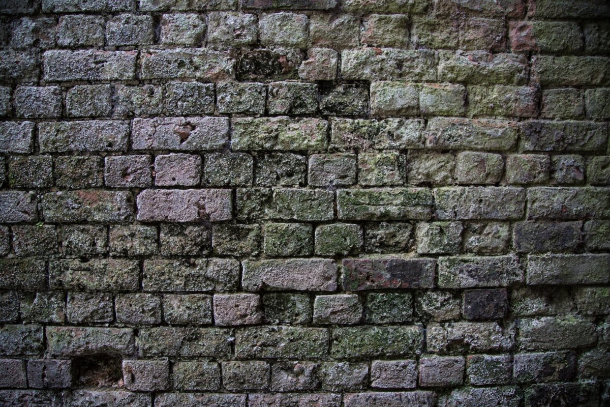 Старый черный кирпич