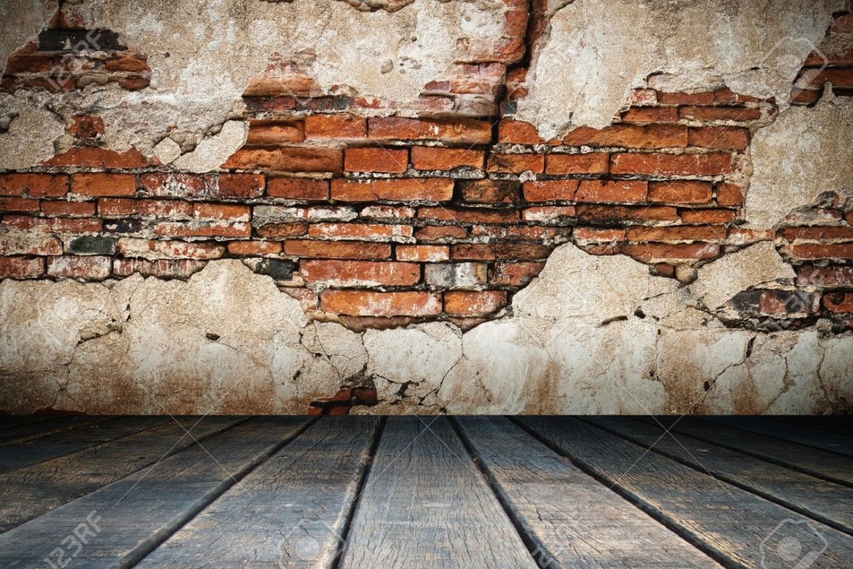 Обшарпанные кирпичные стены