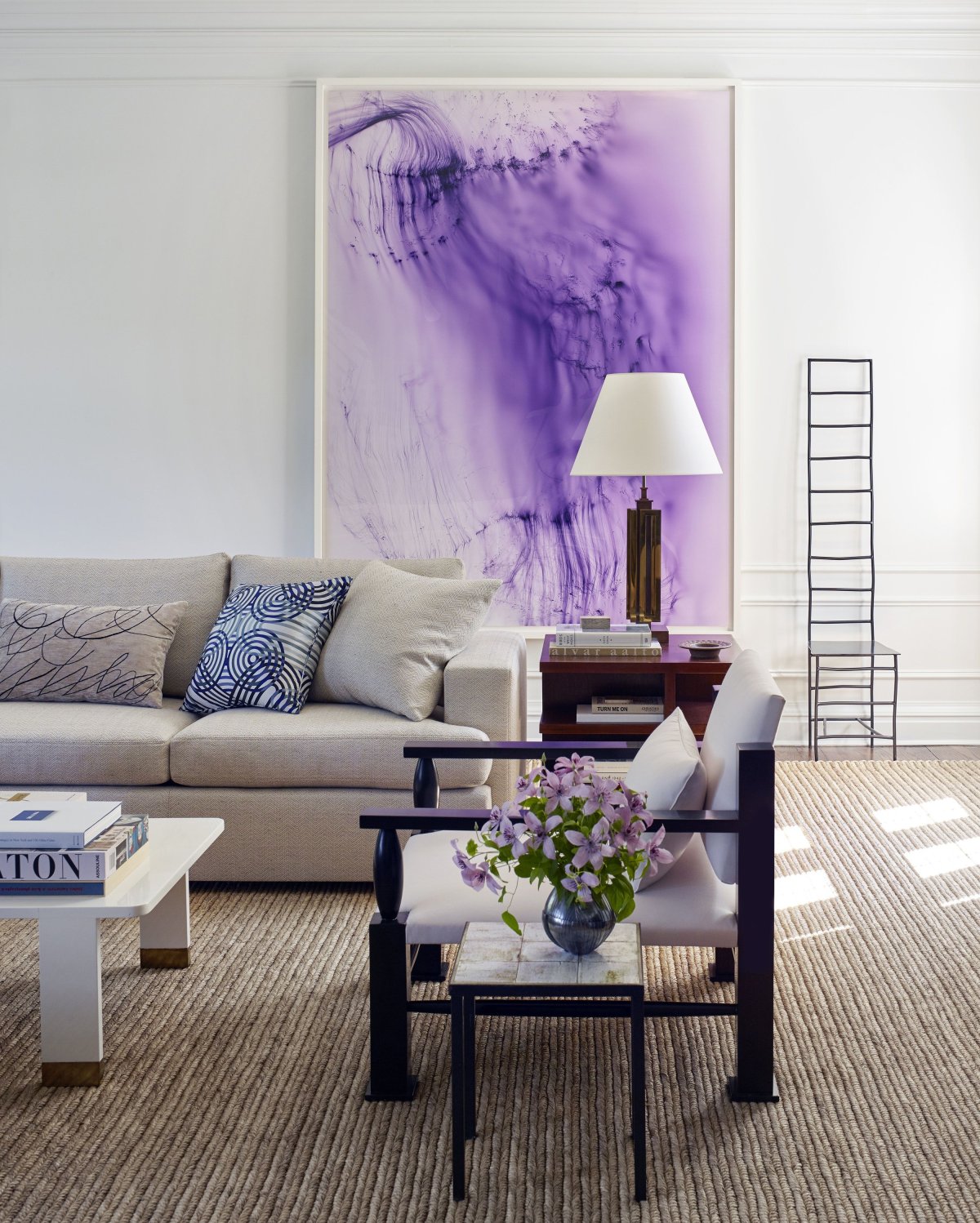 Спальня в сиренево серебристо черном