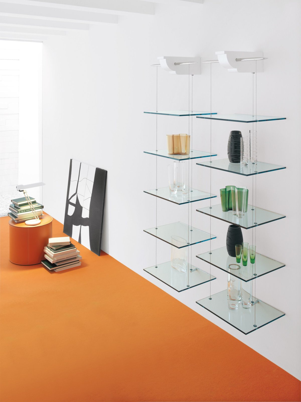 Красивые стеллажи для гостиной