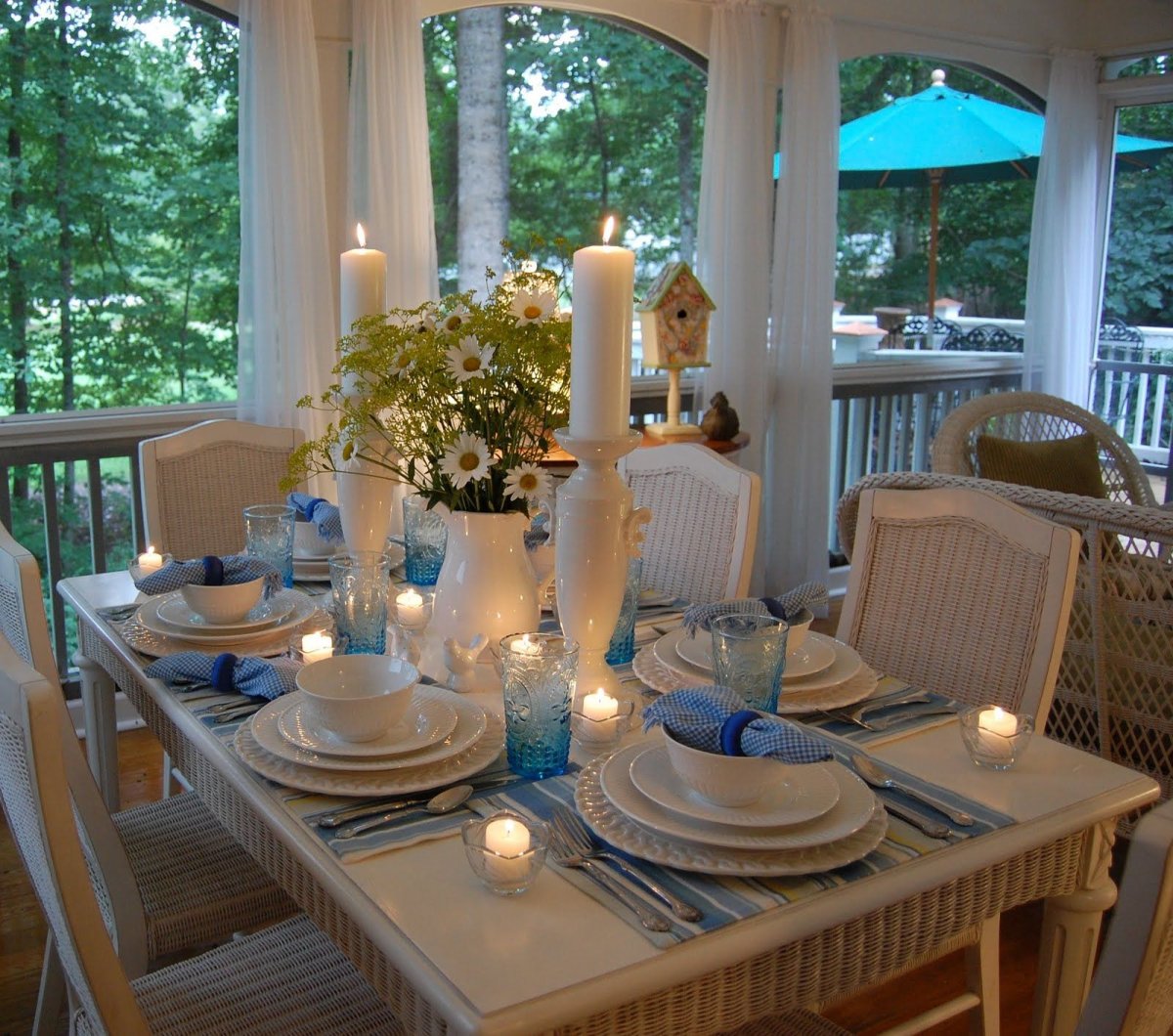 Сервировка стола на террасе