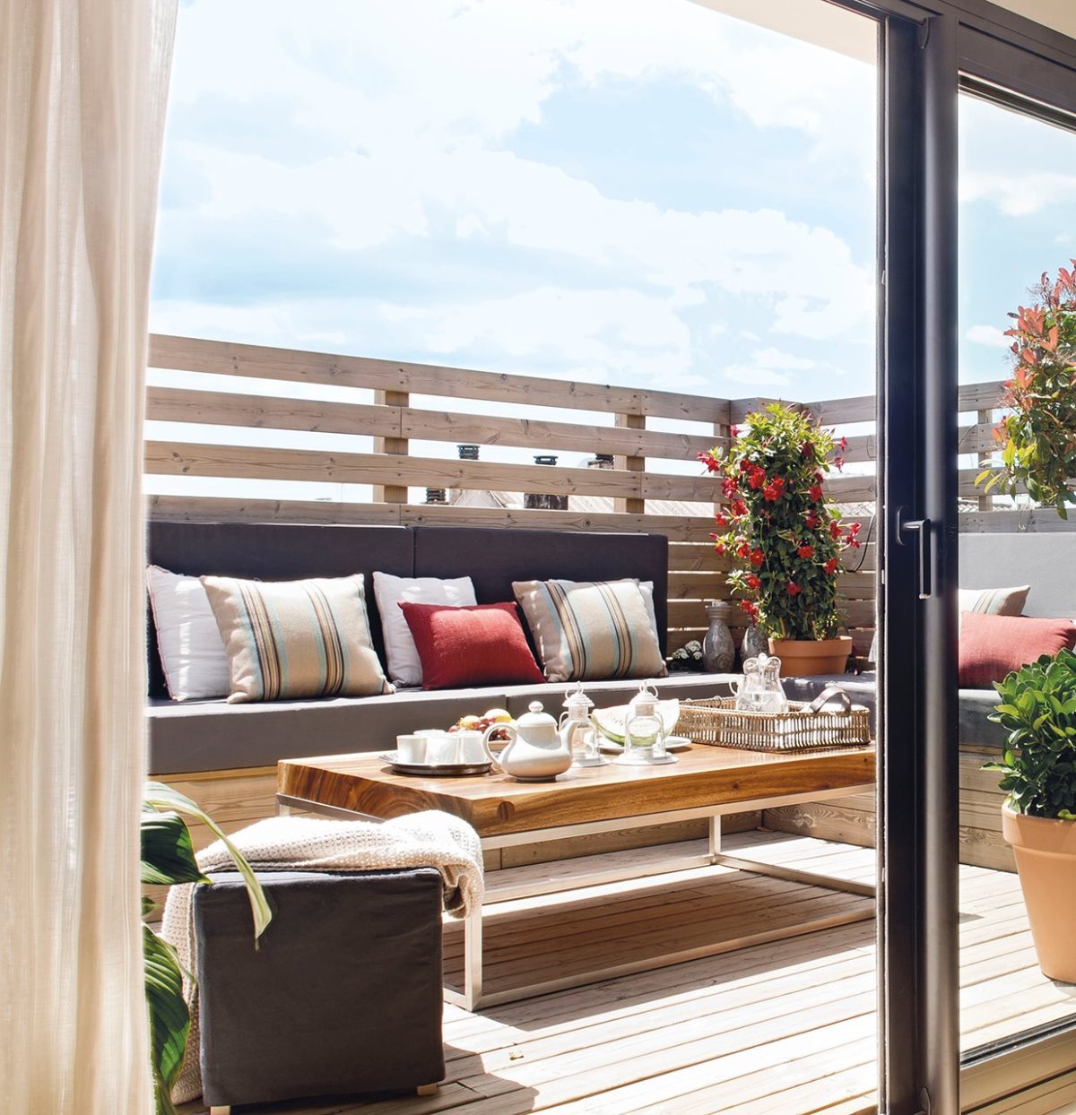 Веранда с балконом